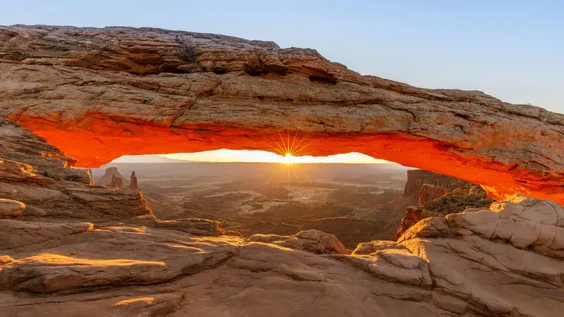 Cover Image for Essential Gear for Capturing the Perfect Sunrise at Mesa Arch