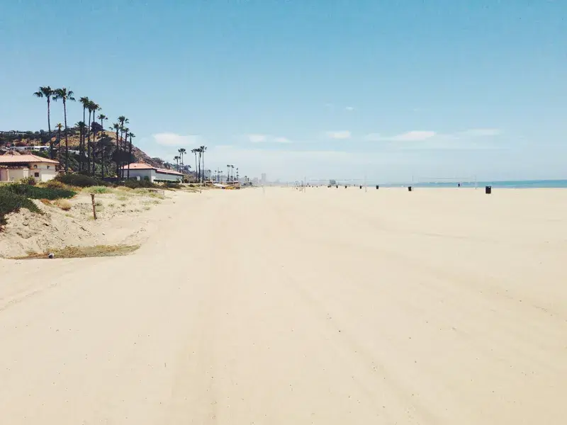 Cover Image for Essential Gear for a Day on the Beach: Enjoying Nature in Comfort