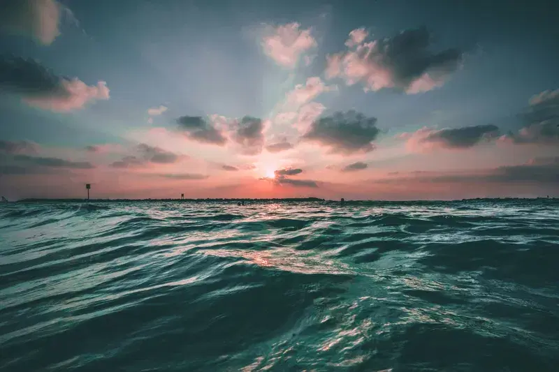 Cover Image for Essential Gear for Capturing Golden Hour at the Water's Edge