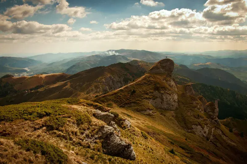 Cover Image for Essential Gear for Exploring Mountain Landscapes