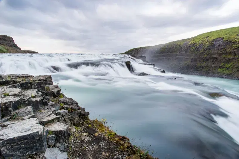 Cover Image for Essential Gear for Waterfall Hiking: What to Bring