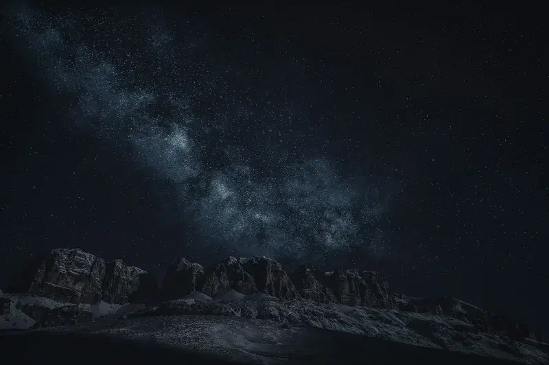 Cover Image for Exploring the Beauty of the Mountain Landscape Under the Full Moon