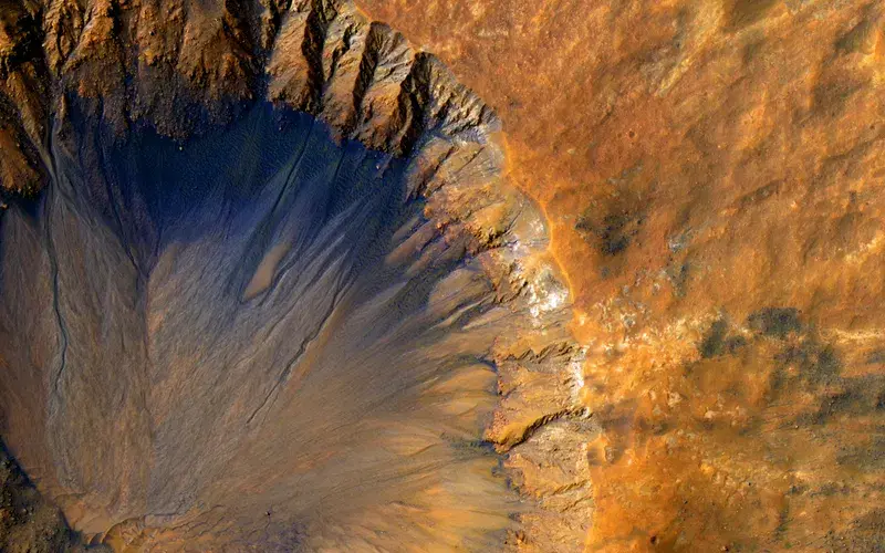 Cover Image for Exploring Unique Outdoor Landscapes: The Beauty of Desert Craters