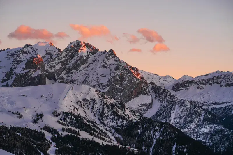 Cover Image for Exploring the Dolomiti Mountains: A Guide to Outdoor Sports