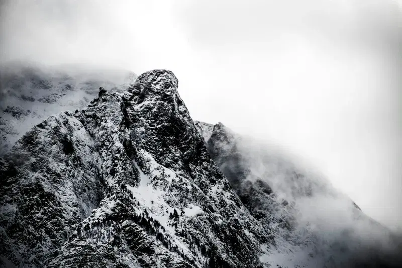 Cover Image for Exploring the Glishorn: A Guide to Adventure in Foggy Mountains