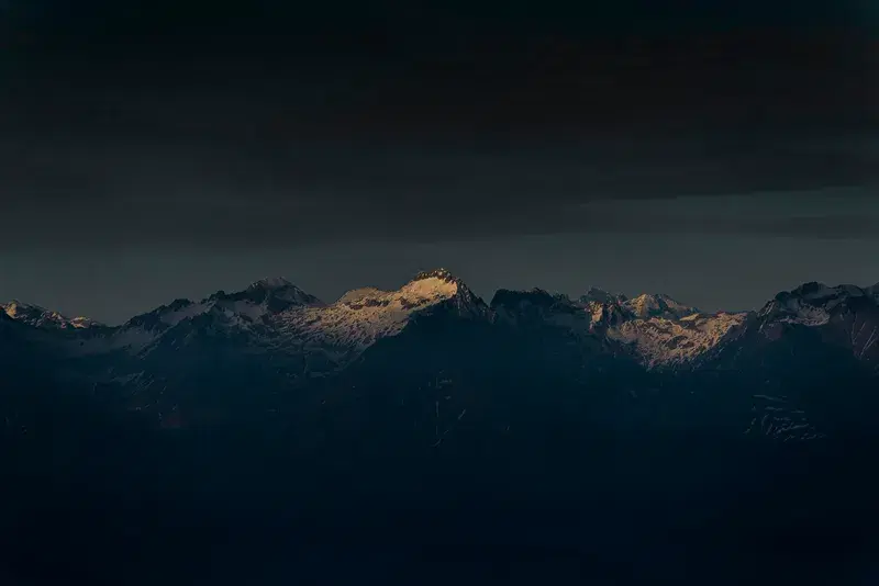 Cover Image for Exploring the Serenity of Snow-Covered Mountains