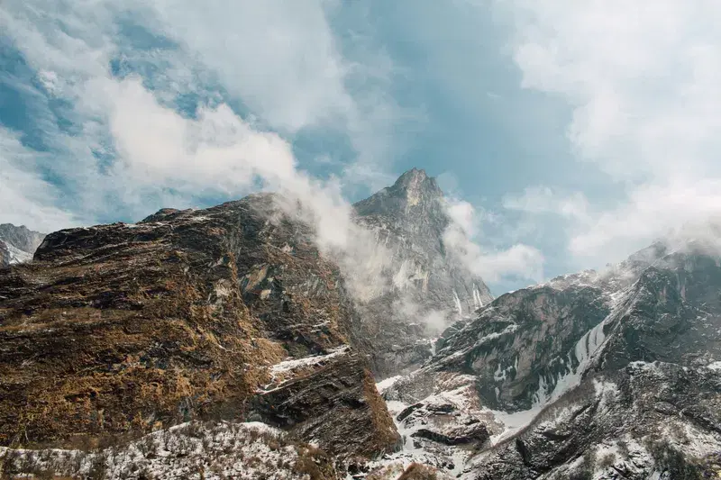 Cover Image for Exploring the Majesty of Snow-Covered Mountains