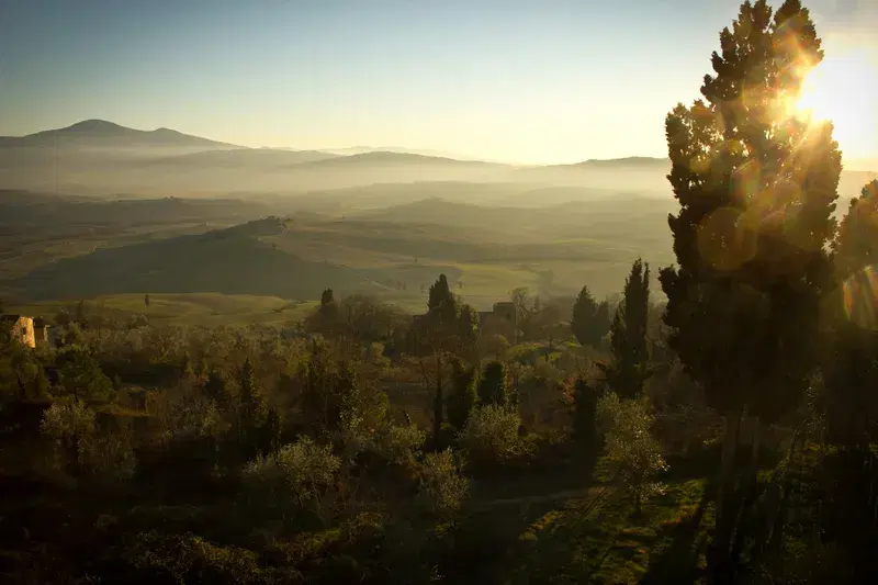 Cover Image for Exploring the Majestic Mountain Ranges of Tuscany: Gear Essentials for Your Adventure