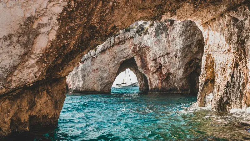 Cover Image for Essential Gear for Exploring Coastal Caves: A Guide to Adventure