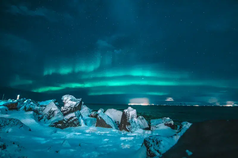 Cover Image for Essential Gear for Experiencing the Northern Lights