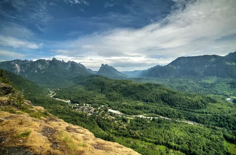 Cover Image for Essential Gear for Exploring Mountain Landscapes: A Guide for Outdoor Enthusiasts