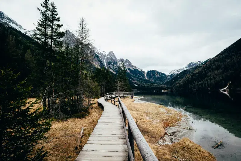 Cover Image for Essential Gear for Exploring Scenic Paths and Landscapes