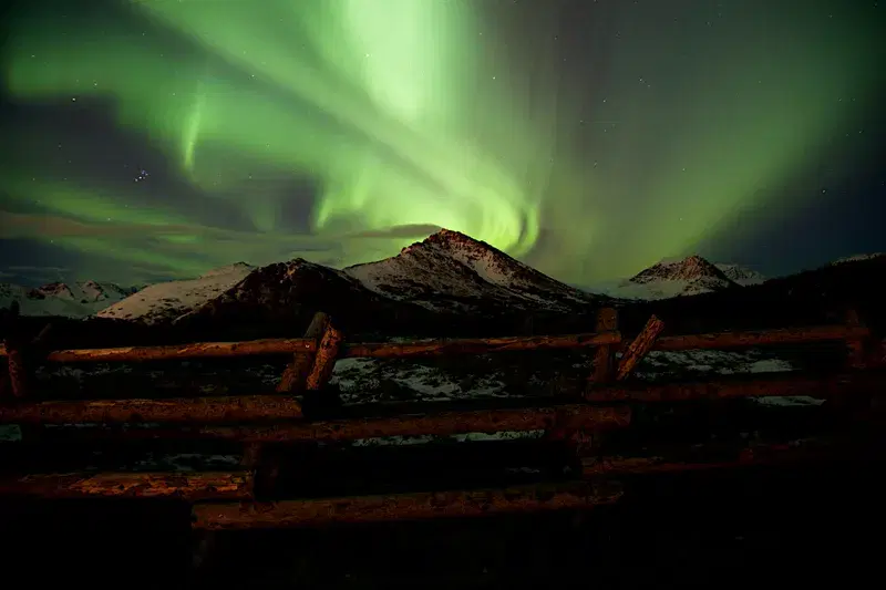 Cover Image for Top Gear for Experiencing the Aurora Borealis: What to Bring